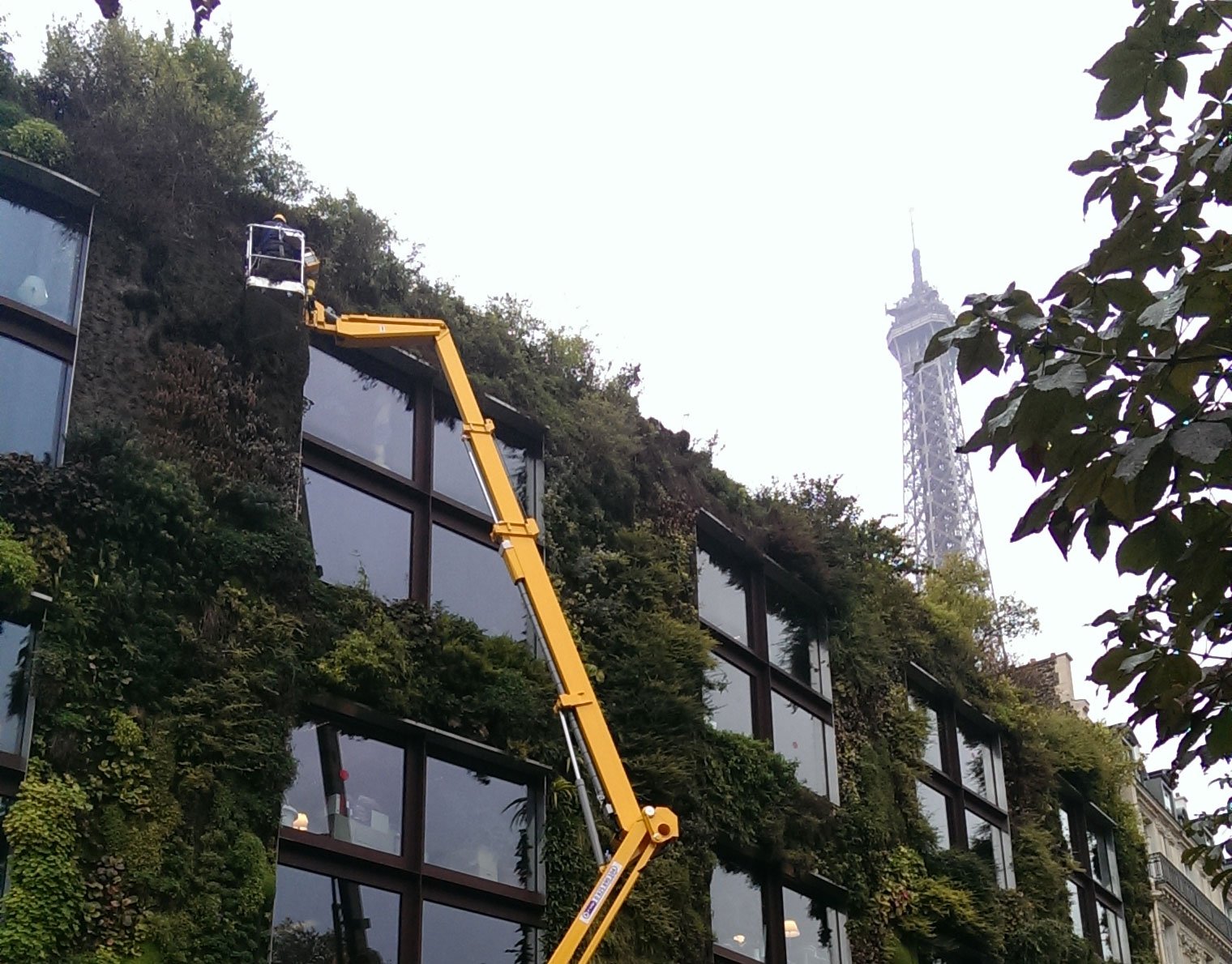 Window Maintenance Rig Improving Safety & Efficiency in Winter Building Maintenance