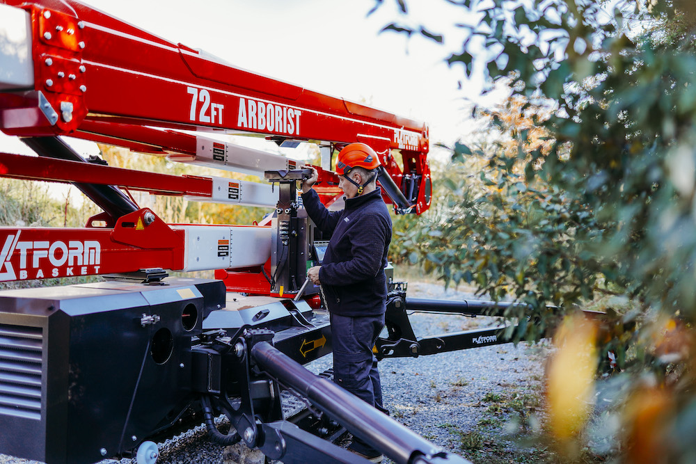 tracked lift pre-start safety inspection