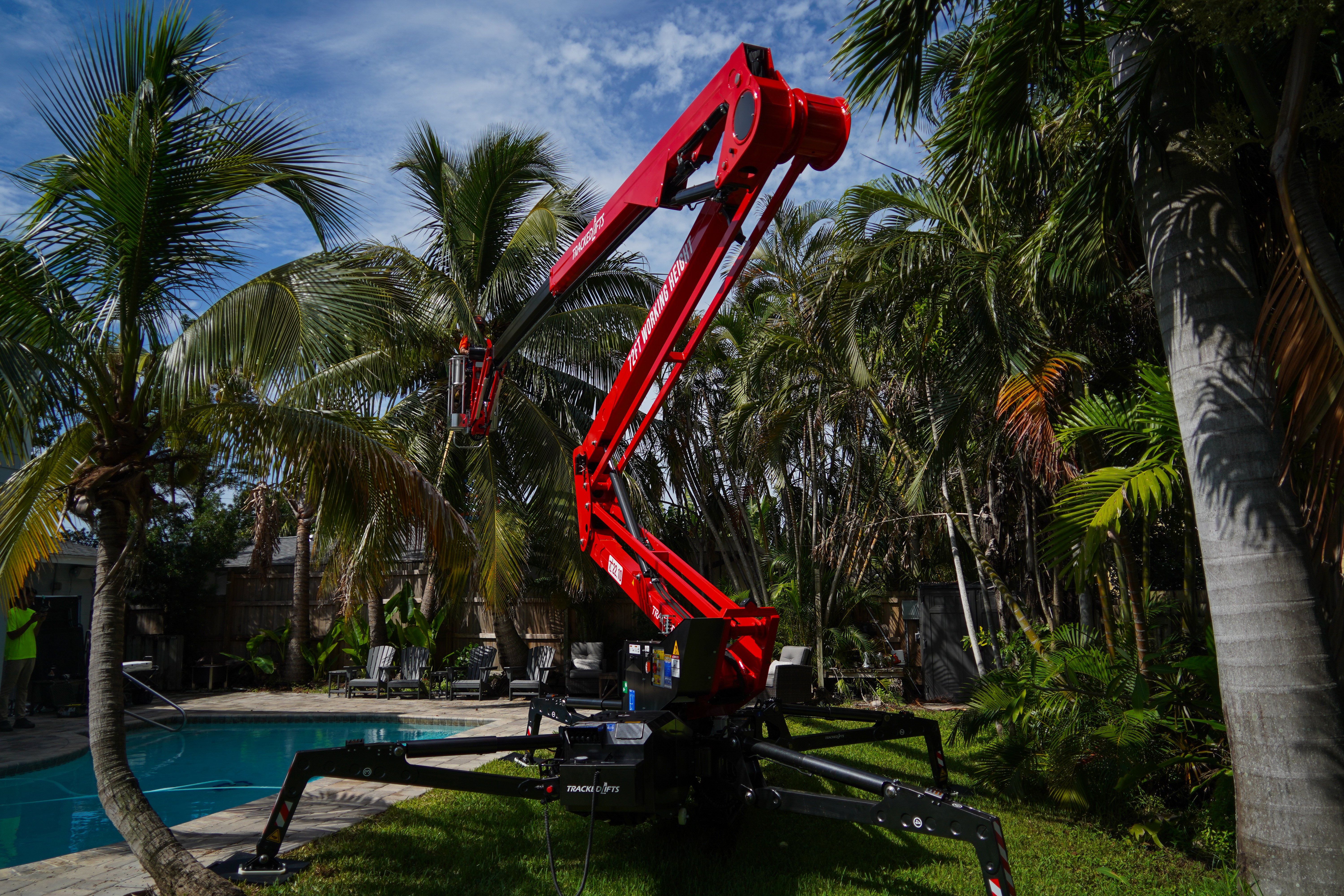 Spider lift on uneven ground